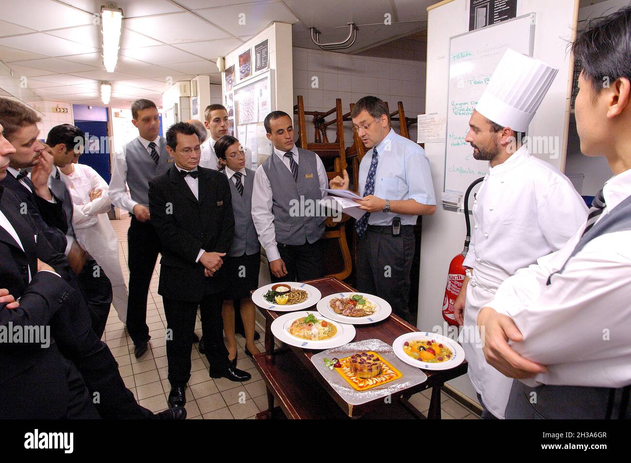 FRANKREICH. PARIS (75) BAHNHOF GARE DE LYON - DIE KÜCHE IM BERÜHMTEN RESTAURANT LE TRAIN BLEU Stockfoto