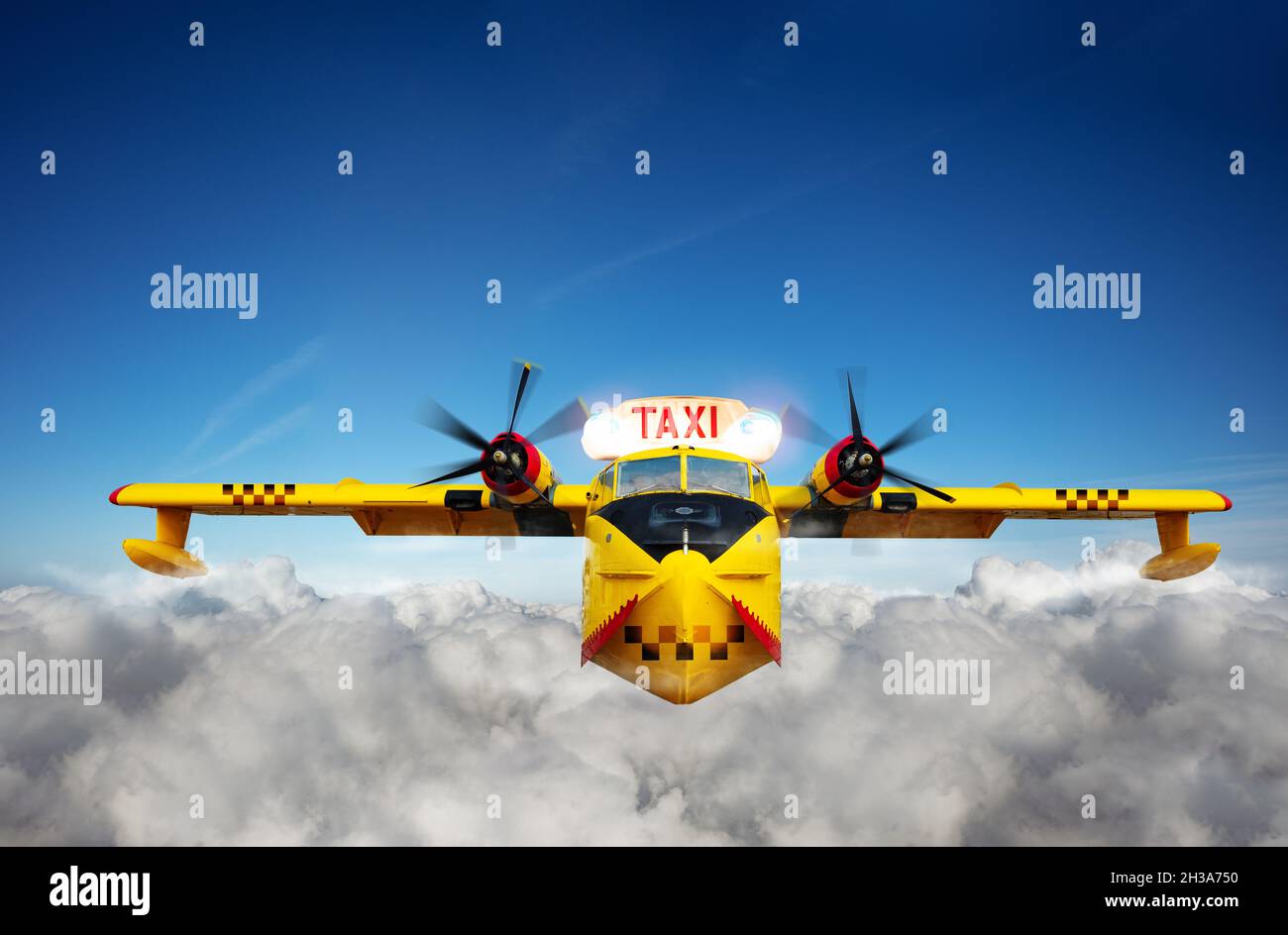 Gelbes Lufttaxi Flugzeugtransport am Himmel Stockfoto