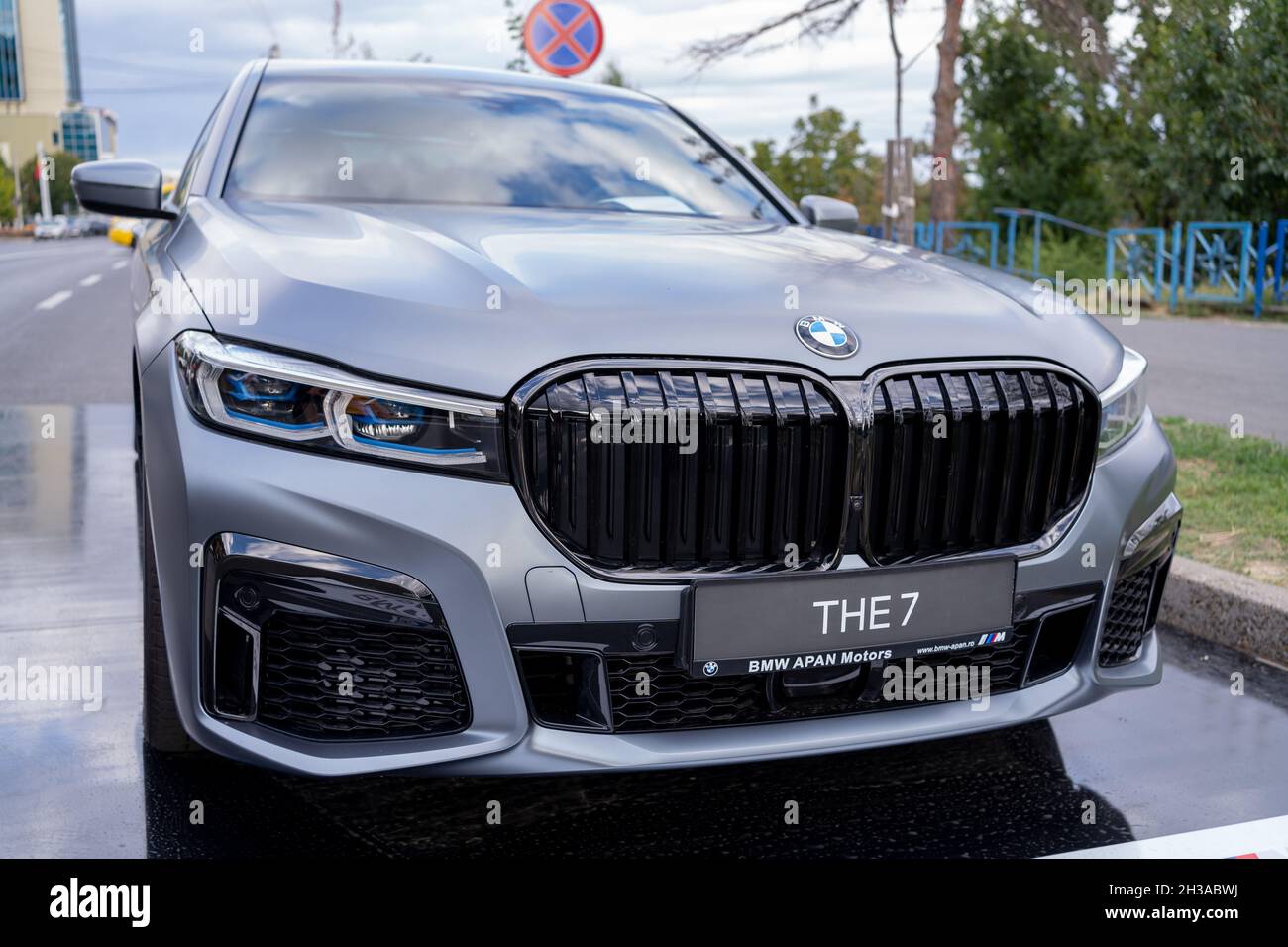 Galati, Rumänien - 15. September 2021: BMW 745Le xDrive Benzin-elektrischer Plug-in Hybrid G12 Stockfoto