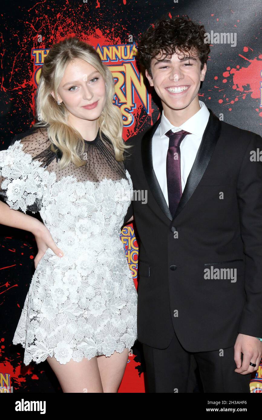 26. Oktober 2021, Burbank, CA, USA: LOS ANGELES - OCT 26: Alyvia Alyn Lind, Zackary Arthur bei den 46. Annual Saturn Awards im Marriott Convention Center am 26. Oktober 2021 in Burbank, CA (Bildnachweis: © Kay Blake/ZUMA Press Wire) Stockfoto