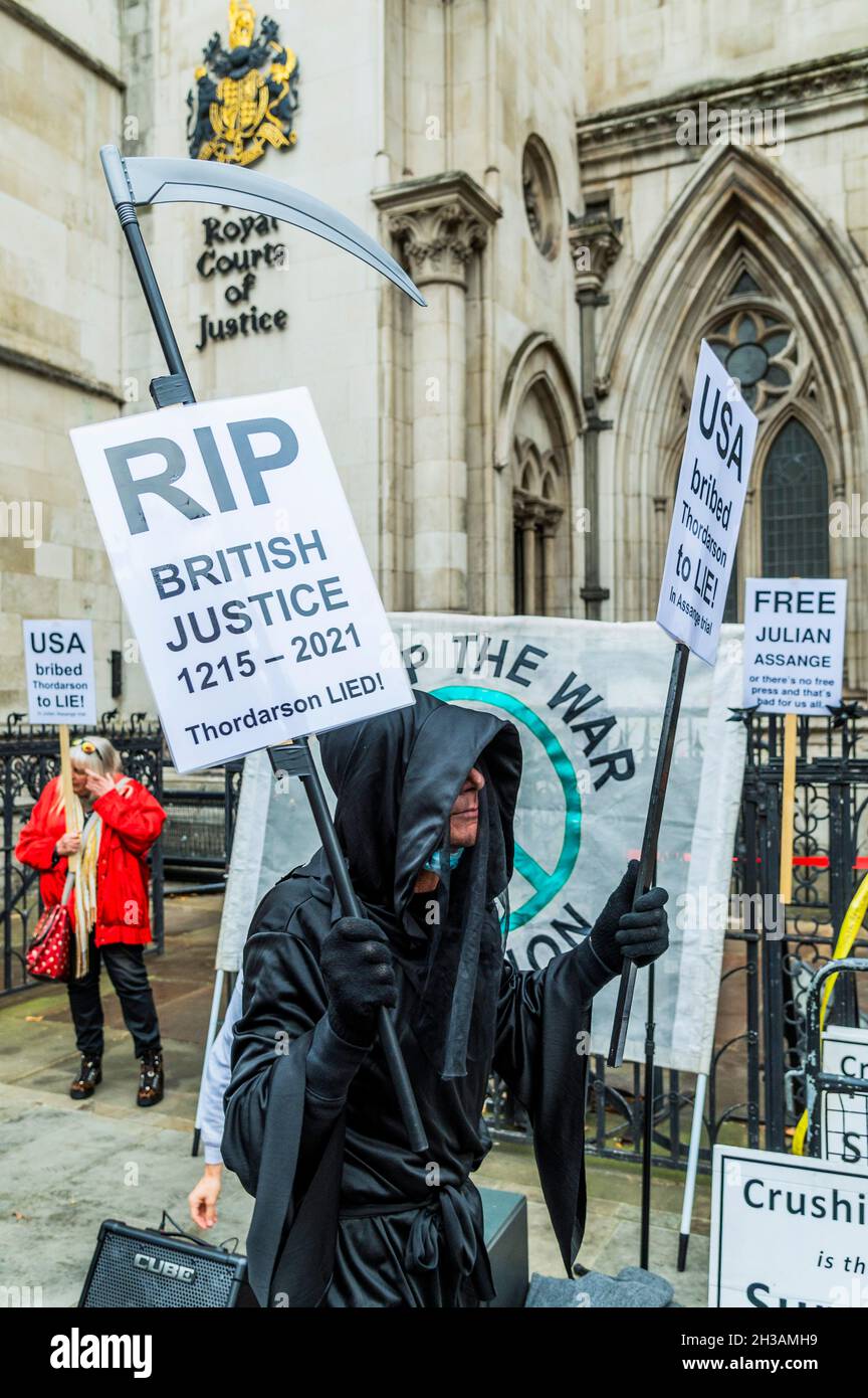 London, Großbritannien. Oktober 2021. Tod der Medien – Freier Protest von Julian Assange vor den königlichen Gerichtshöfen. Kredit: Guy Bell/Alamy Live Nachrichten Stockfoto
