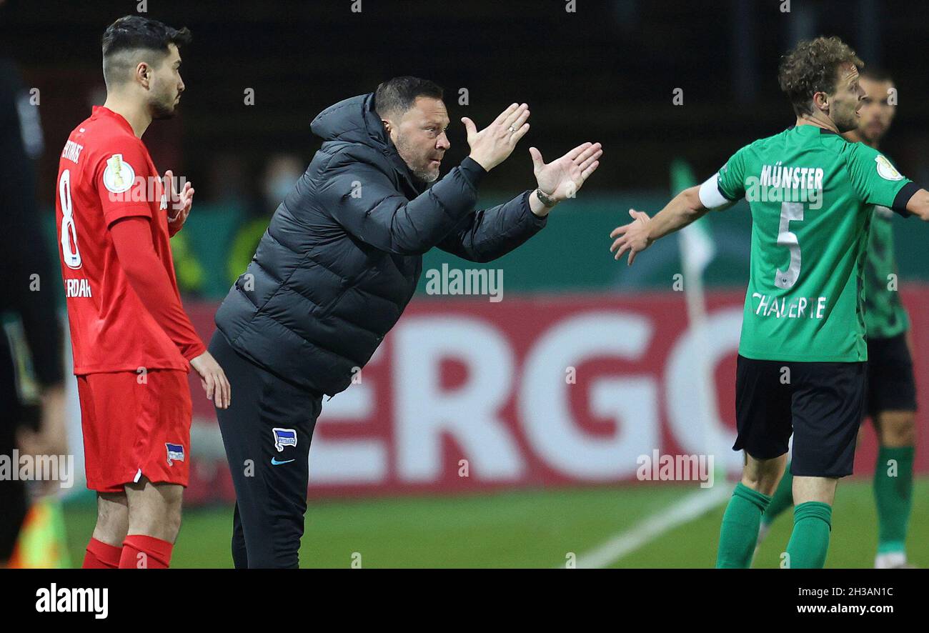 firo: 26.10.2021 Fuvuball: Fußball: DFB Pokal Saison 2021/2022 2. Runde SC Preuvuen SCP, Preussen Mvºnster, Münster - Hertha BSC Berlin 1: 3 Gesture, Pal Dardei Stockfoto