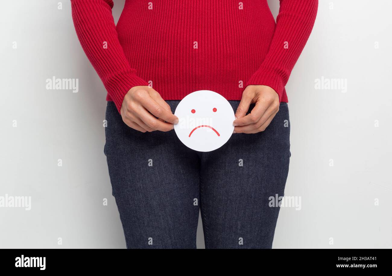 Weibliche Genitalgesundheit Konzept. Eierstockentzündung bei Frauen. Blasenerkrankung. Gynäkologie. Schmerzhafte Menstruation. Stockfoto