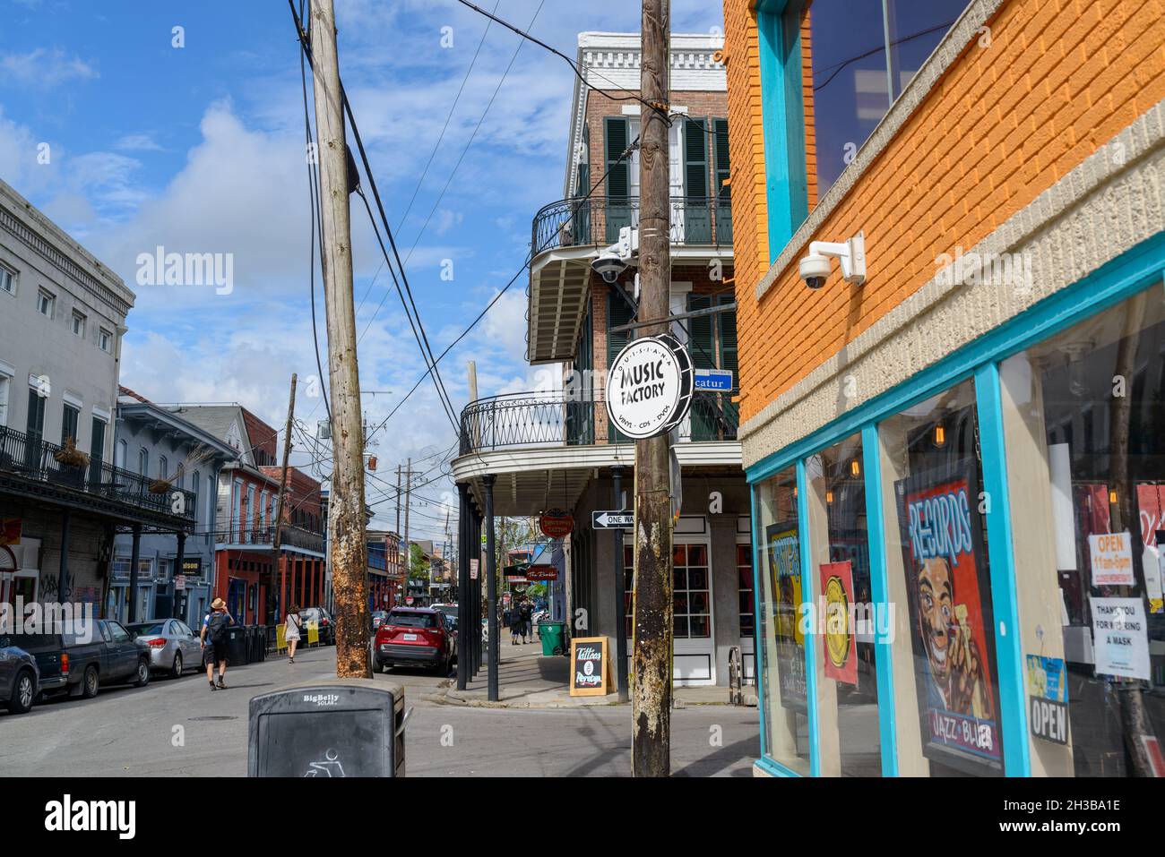 NEW ORLEANS, LA, USA - 24. OKTOBER 2021: Schallplattenladen der Louisiana Music Factory und Frenchmen Street in Faubourg Marigny Nachbarschaft Stockfoto