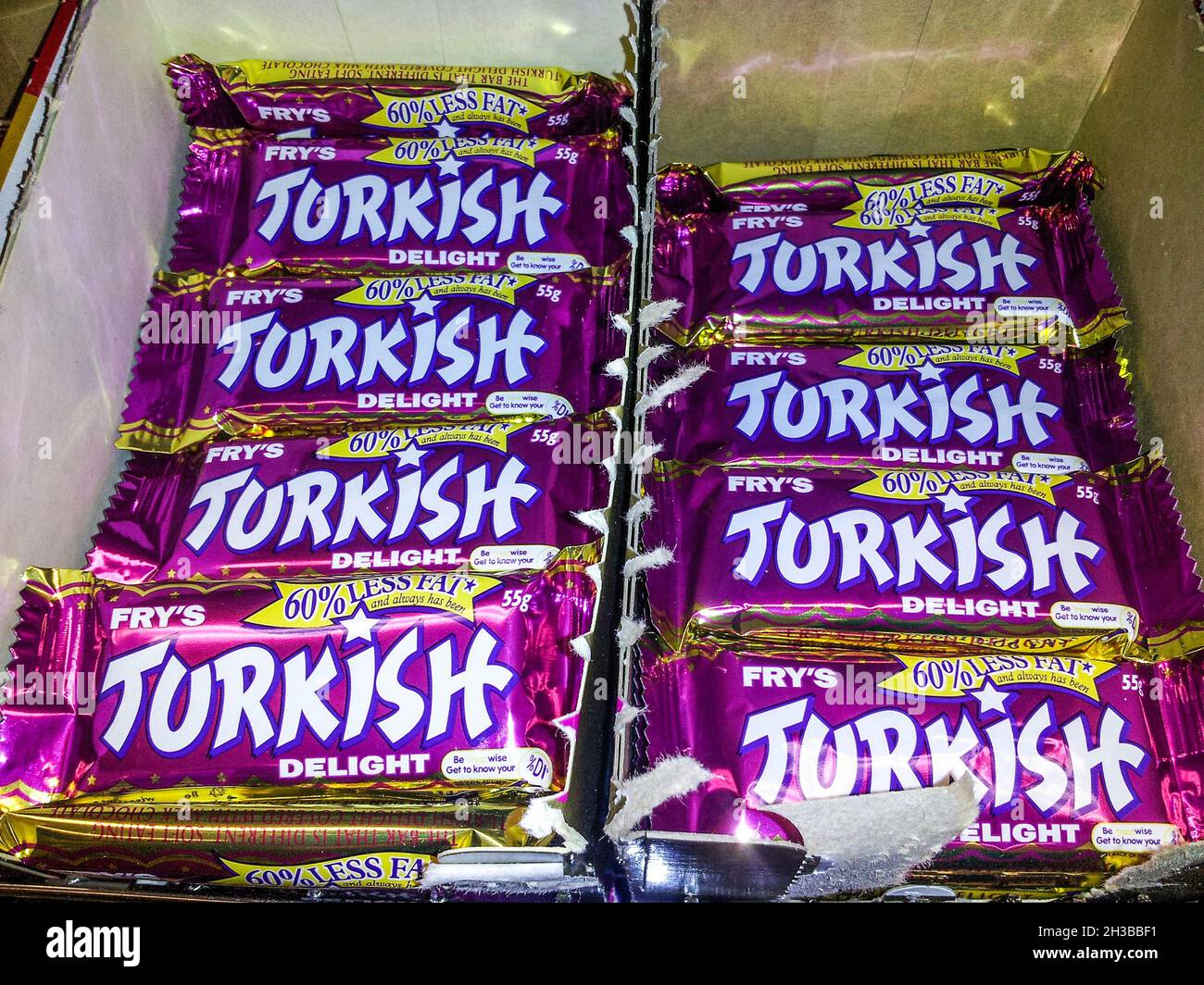 03-24-2013 Brisbane Australien - zwei Schachteln mit kommerziell verpacktem türkischem Vergnügen, die auf einem Einzelhandelsregal sitzen. Stockfoto