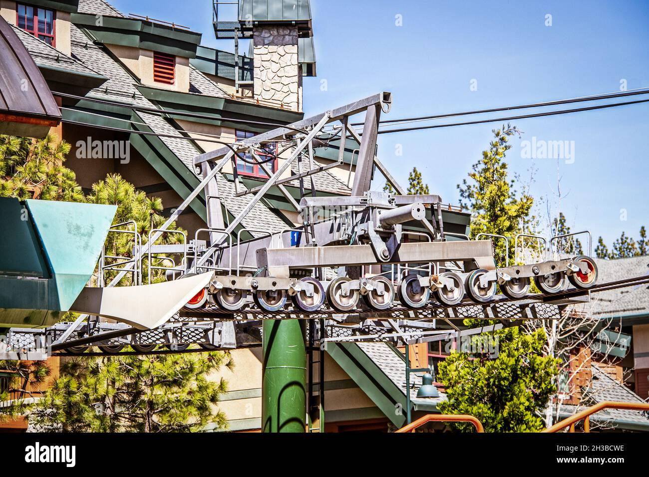 Die Nahaufnahme des Skilifts wurde außerhalb der Saison in der Nähe von Outh Lake Tahoe CA USA gestoppt Stockfoto