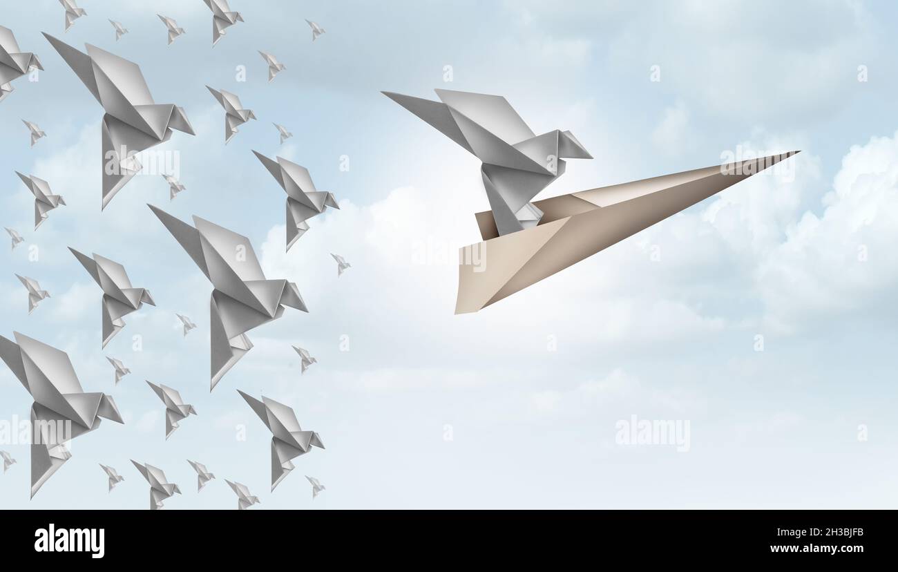 Kreative Business-Lösungen und cleveres Innovationslösungskonzept mit einer innovativen Idee als Origami-Vogel mit einem Papierflugzeug zu gewinnen. Stockfoto