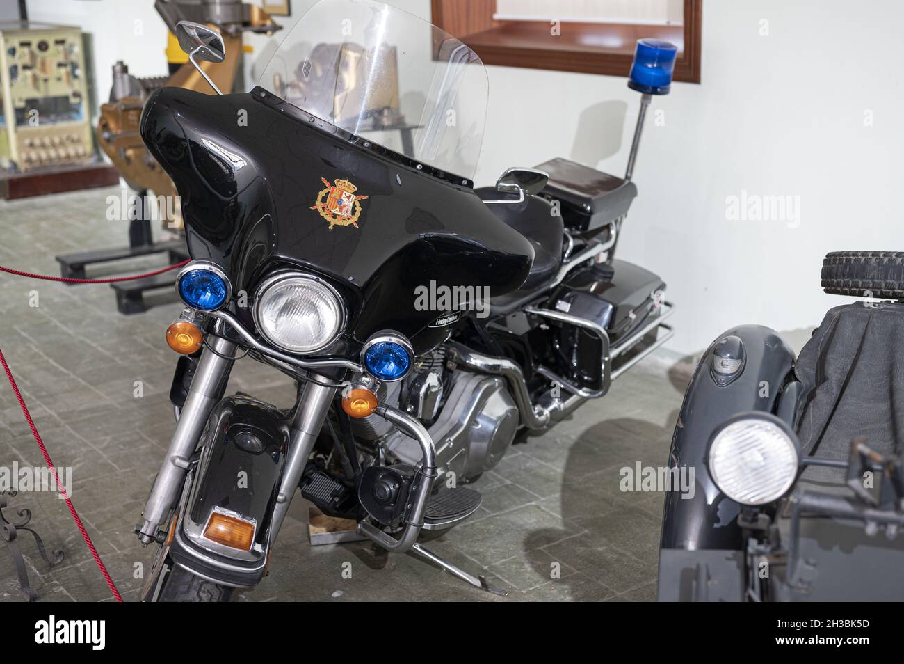 VALENCIA, SPANIEN - 01. Oktober 2021: Ein altes Spanisches Polizeimotorrad von Harley Davidson in Valencia, Spanien Stockfoto