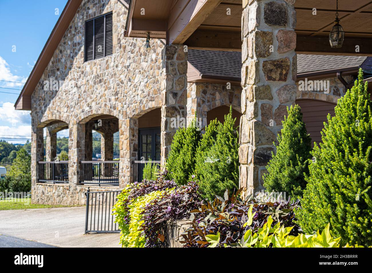 Das Restaurant Dillard House in Dillard, GA, ist ein beliebtes Ziel für familienfreundliche Speisen und südliche Küche in den North Georgia Mountains. Stockfoto