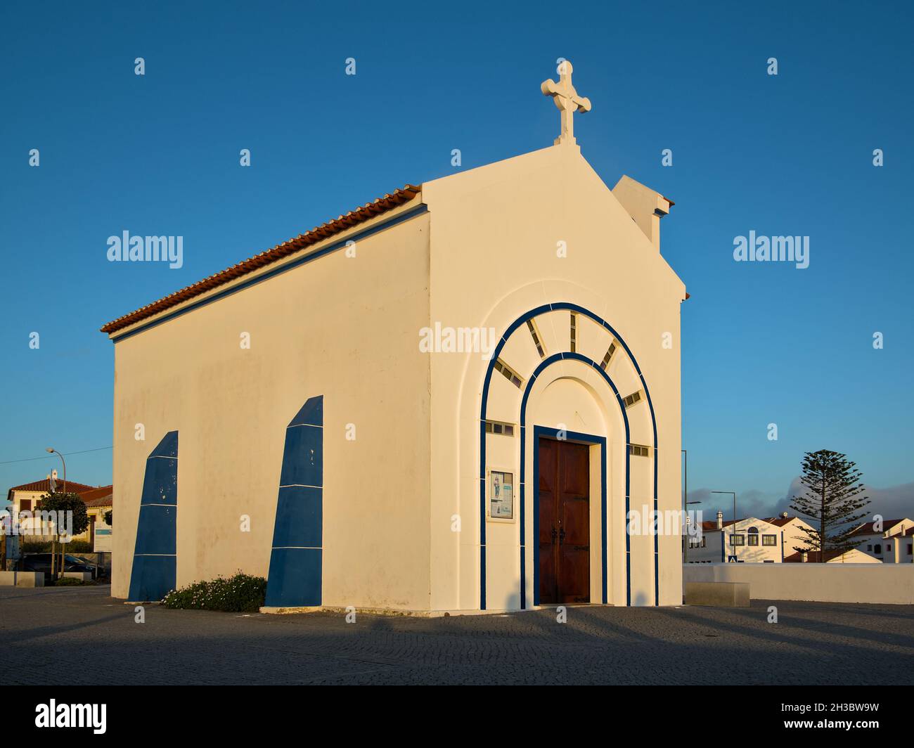 Kirche von Zambujeira do Mar in Alentejo, Portugal Stockfoto