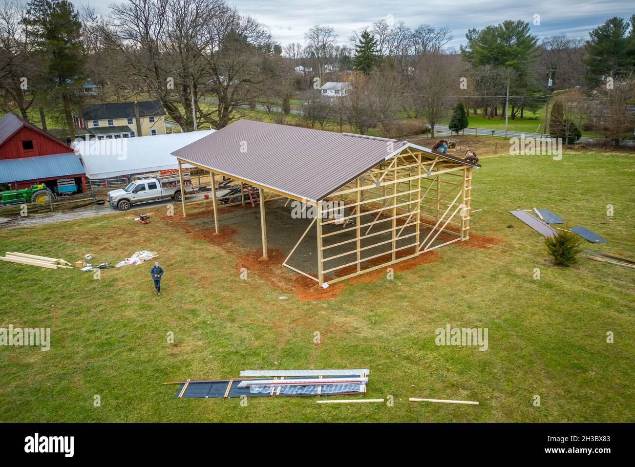 Pole Barn Bau auf dem Bauernhof in Harford County Maryland Stockfoto