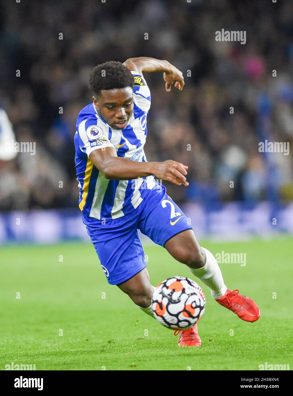 Tariq Lamptey aus Brighton während des Premier League-Spiels zwischen Brighton und Hove Albion und Manchester City im American Express Community Stadium , Brighton , Großbritannien - 23. Oktober 2021 nur für redaktionelle Verwendung. Keine Verkaufsförderung. Für Football-Bilder gelten Einschränkungen für FA und Premier League. Keine Nutzung des Internets/Handys ohne FAPL-Lizenz - für Details wenden Sie sich an Football Dataco Stockfoto
