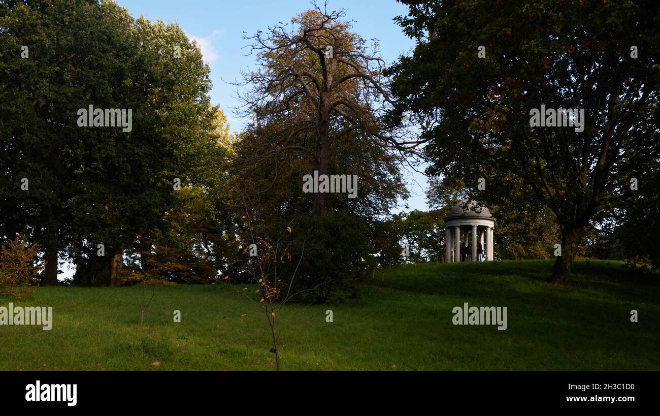 Tempel des Eolus von Kew Gardens London gesehen im Oktober 2021. Stockfoto