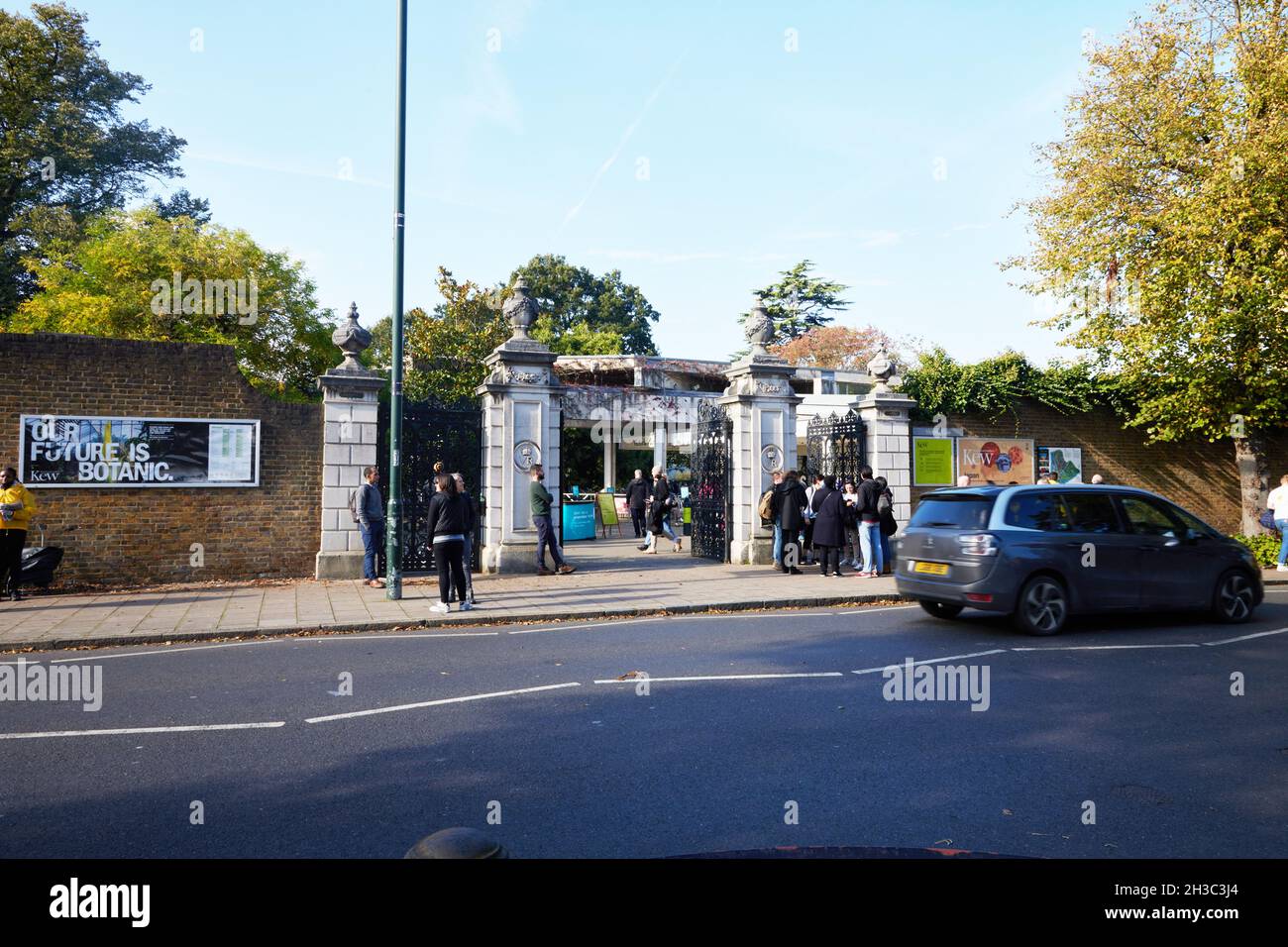 Außenansicht der Victoria Gate kew Gardens im Herbst 2021. Stockfoto