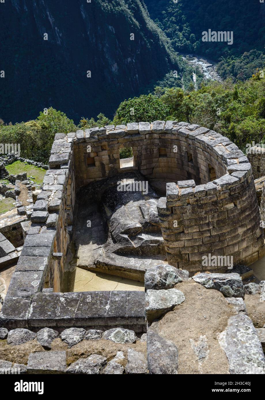 Der Sonnentempel, oder Torreon, wurde in Übereinstimmung mit der Sonne errichtet. Machu Picchu, Cuzco, Peru. Stockfoto