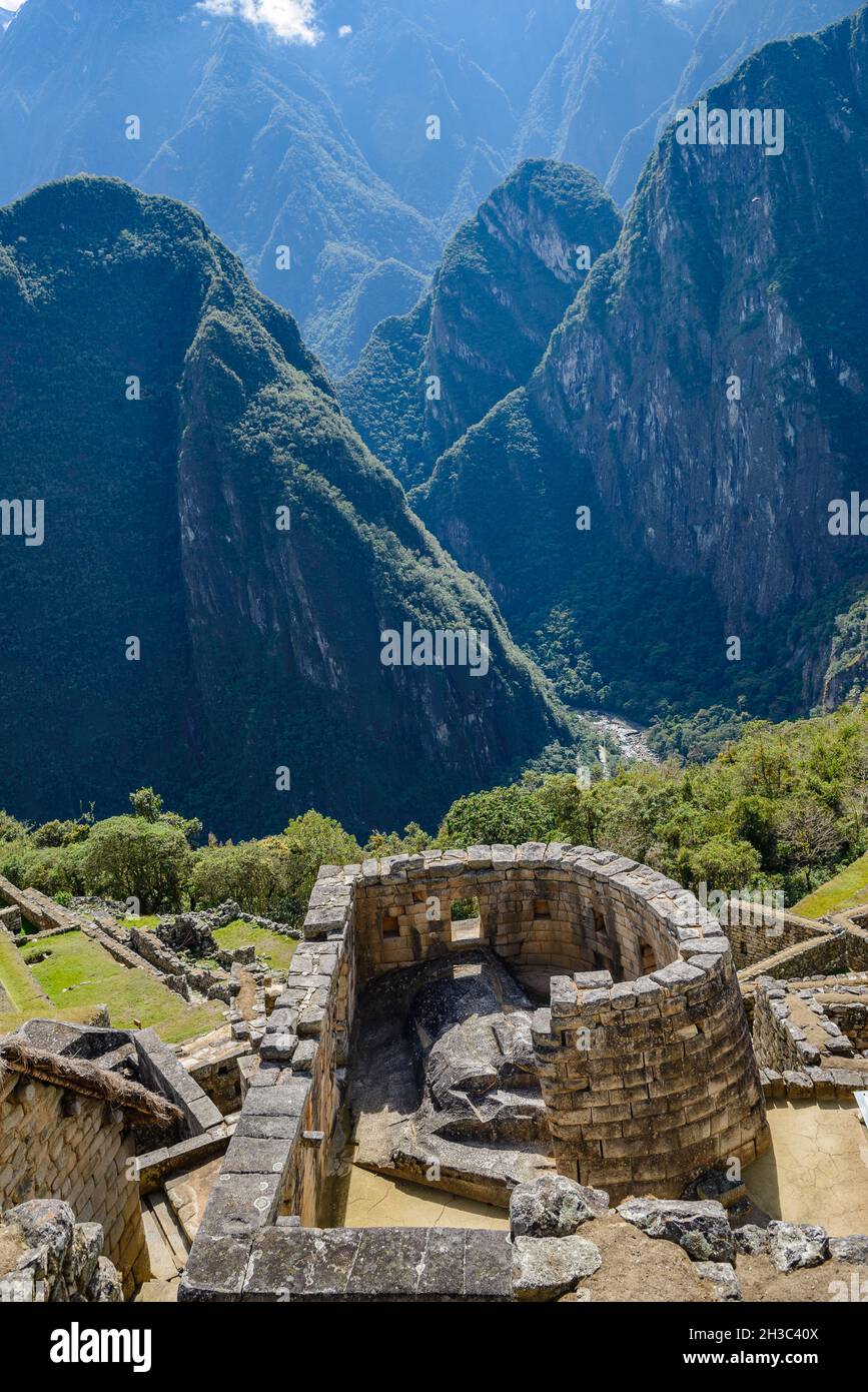 Der Sonnentempel, oder Torreon, wurde in Übereinstimmung mit der Sonne errichtet. Machu Picchu, Cuzco, Peru. Stockfoto
