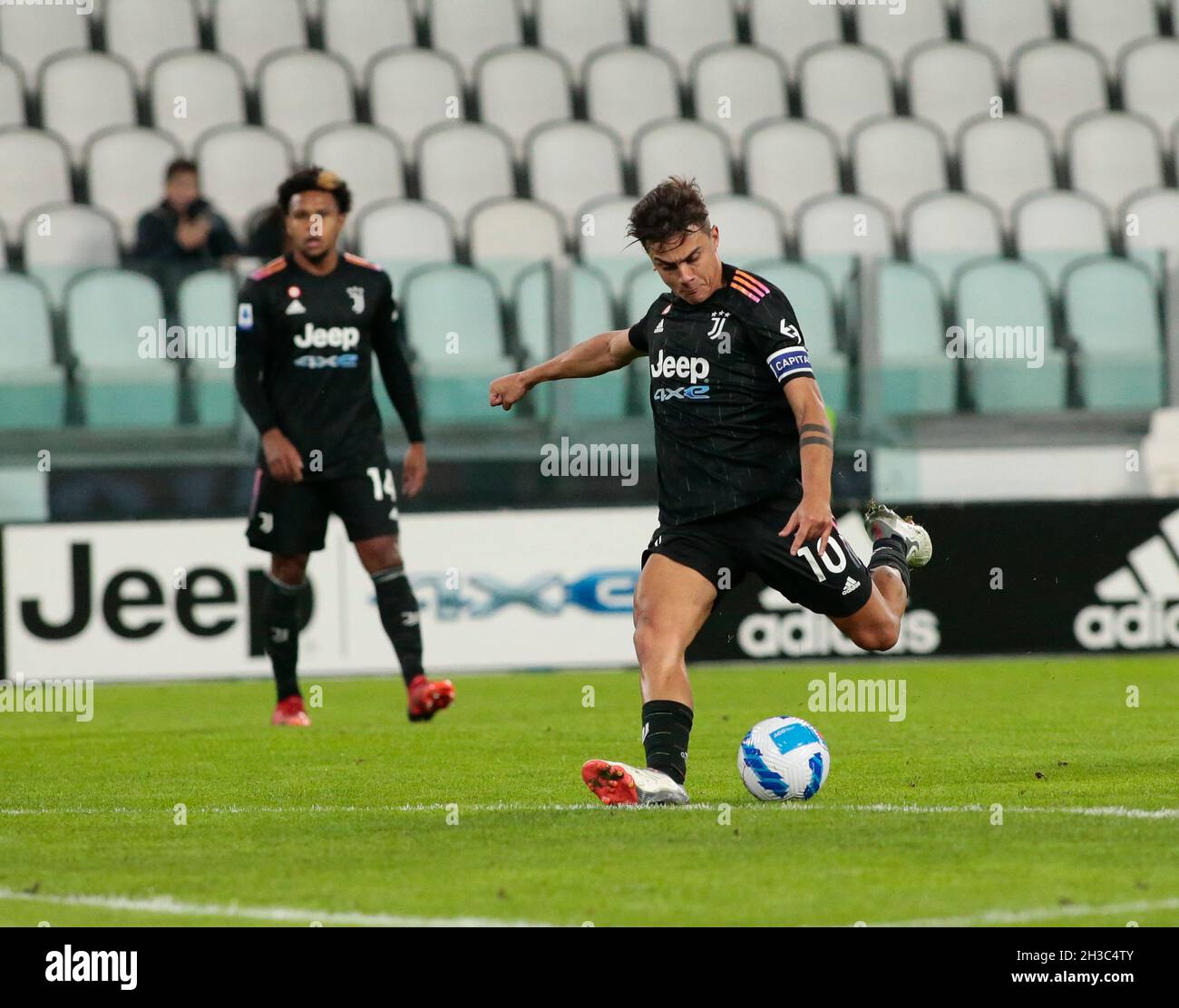 Paulo Dybala (FC Juventus) während des Fußballspiels der italienischen Meisterschaft Serie A zwischen dem FC Juventus und dem US-amerikanischen Sassuolo am 27. Oktober 2021 im Allianz-Stadion in Turin, Italien - Foto: Nderim Kaceli/DPPI/LiveMedia Stockfoto