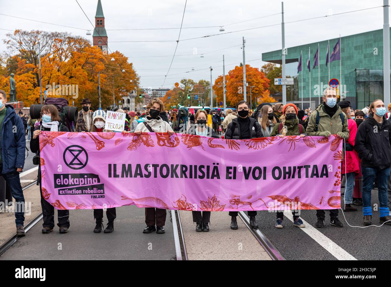 Elokapina oder Aussterben Rebellion Finnland Klimawandel Protest blockiert den Verkehr auf Mannerheimintie in Helsinki, Finnland Stockfoto