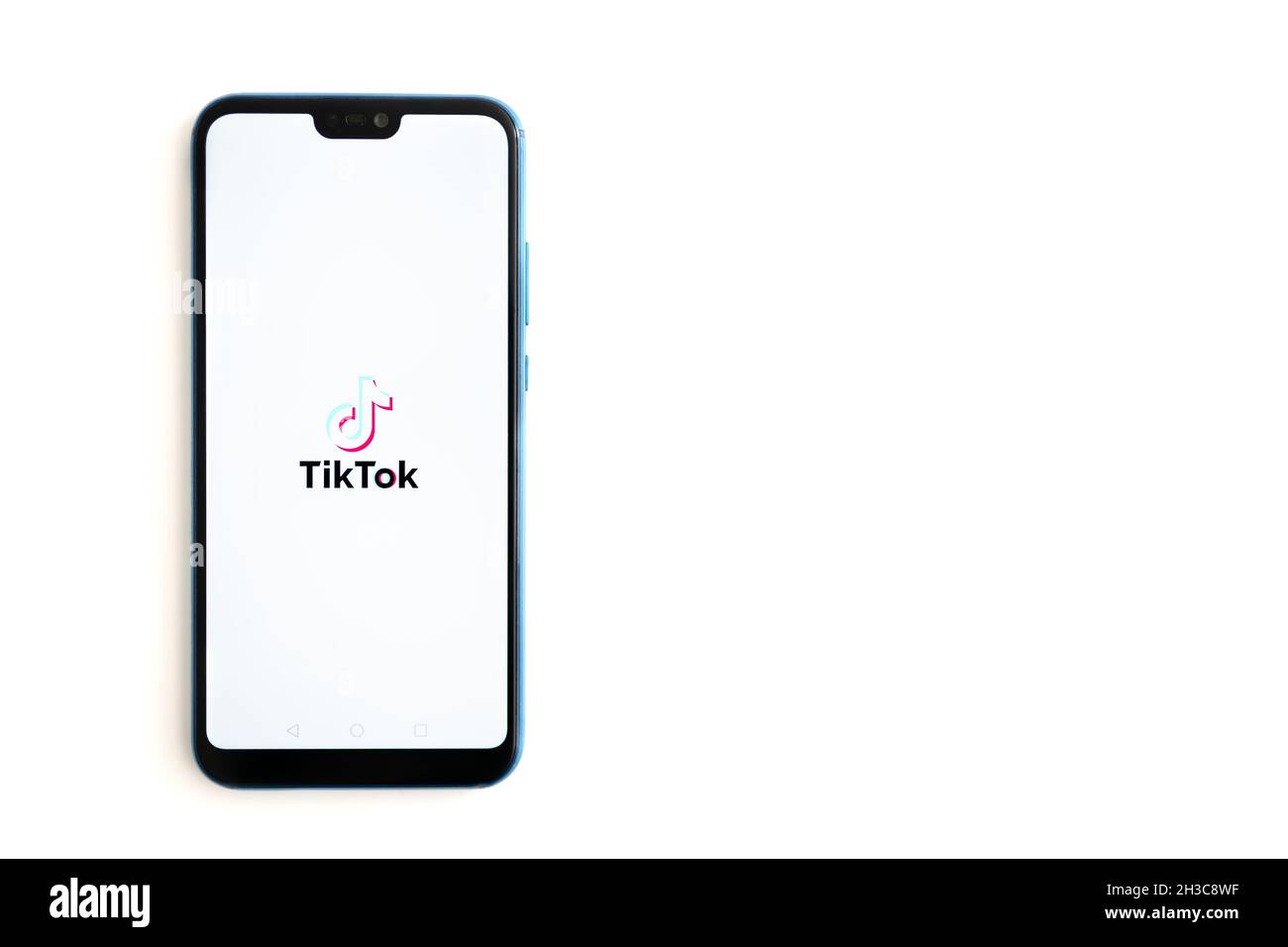 NEW YORK, USA, 1. NOVEMBER 2021 : Tik Tok Anwendungssymbol auf DEM HUAWEI-Bildschirm Nahaufnahme. TIK Tok Symbol. tik Tok Anwendung. TikTok Social-Media-Netzwerk. Stockfoto