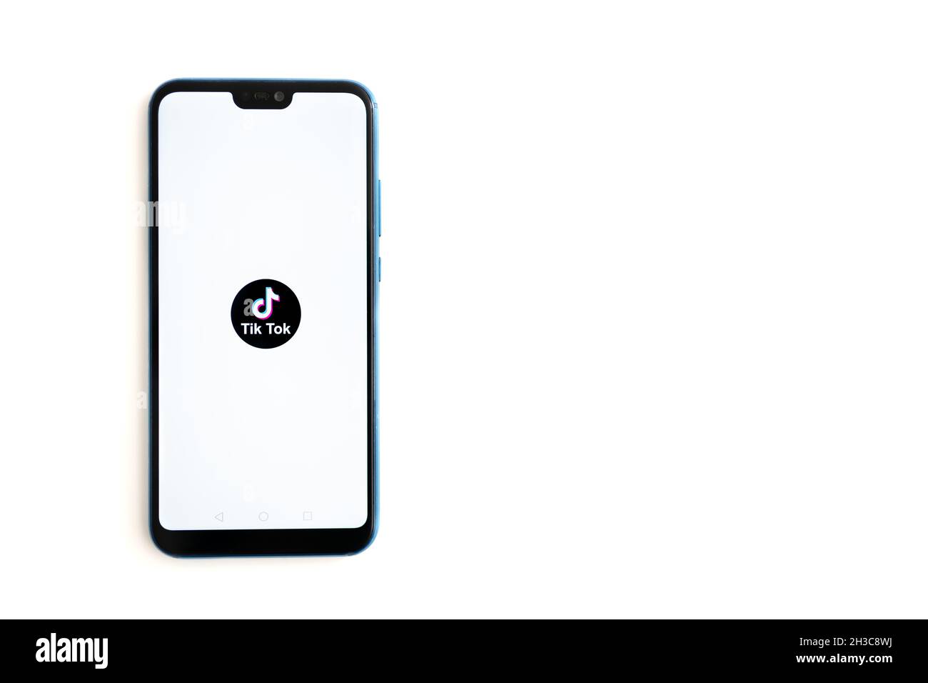 NEW YORK, USA, 1. NOVEMBER 2021 : Tik Tok Anwendungssymbol auf DEM HUAWEI-Bildschirm Nahaufnahme. TIK Tok Symbol. tik Tok Anwendung. TikTok Social-Media-Netzwerk. Stockfoto