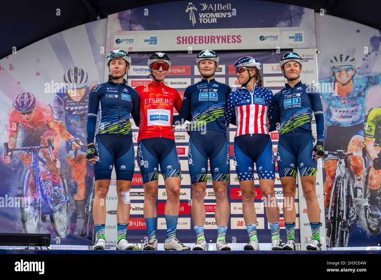 Nina Kessler, Lauren Stephens und die Fahrer des Teams TIBCO bereiten sich auf das Rennen der vierten Etappe der AJ Bell Women's Tour vor, die von Shoeburyness aus startet Stockfoto