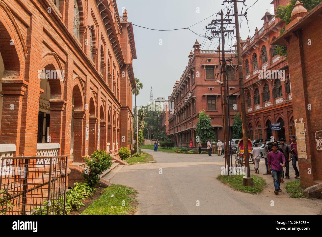 DHAKA, BANGLADESCH - 20. NOVEMBER 2016: Blick auf den Campus der Universität von Dhaka, Bangladesch Stockfoto