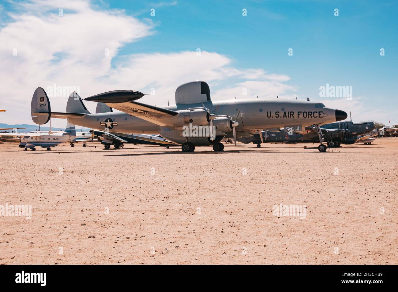 Ein pensionierter Lockheed EC-121T Warning Star, eine Version des beliebten Constellation-Typs, die modifiziert wurde, um bei der elektronischen Kriegsführung zu helfen Stockfoto