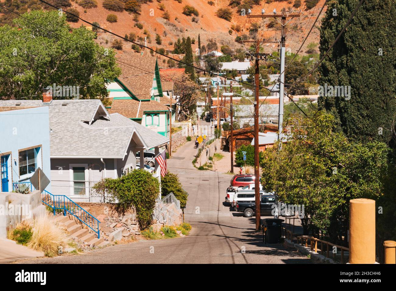 Ein ruhiges Viertel in den Seitenstraßen von Bisbee, einer historischen Bergbaustadt im Süden von Arizona, USA Stockfoto