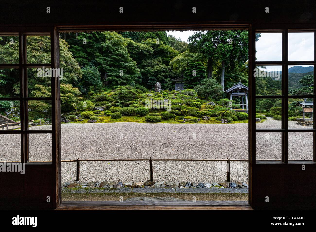 Mantokuji Garden - der künstliche Hügel dieses Gartens, der sich vor dem reetgedeckten Shoin ausbreitet, ist in Form eines so genannten ' Stockfoto