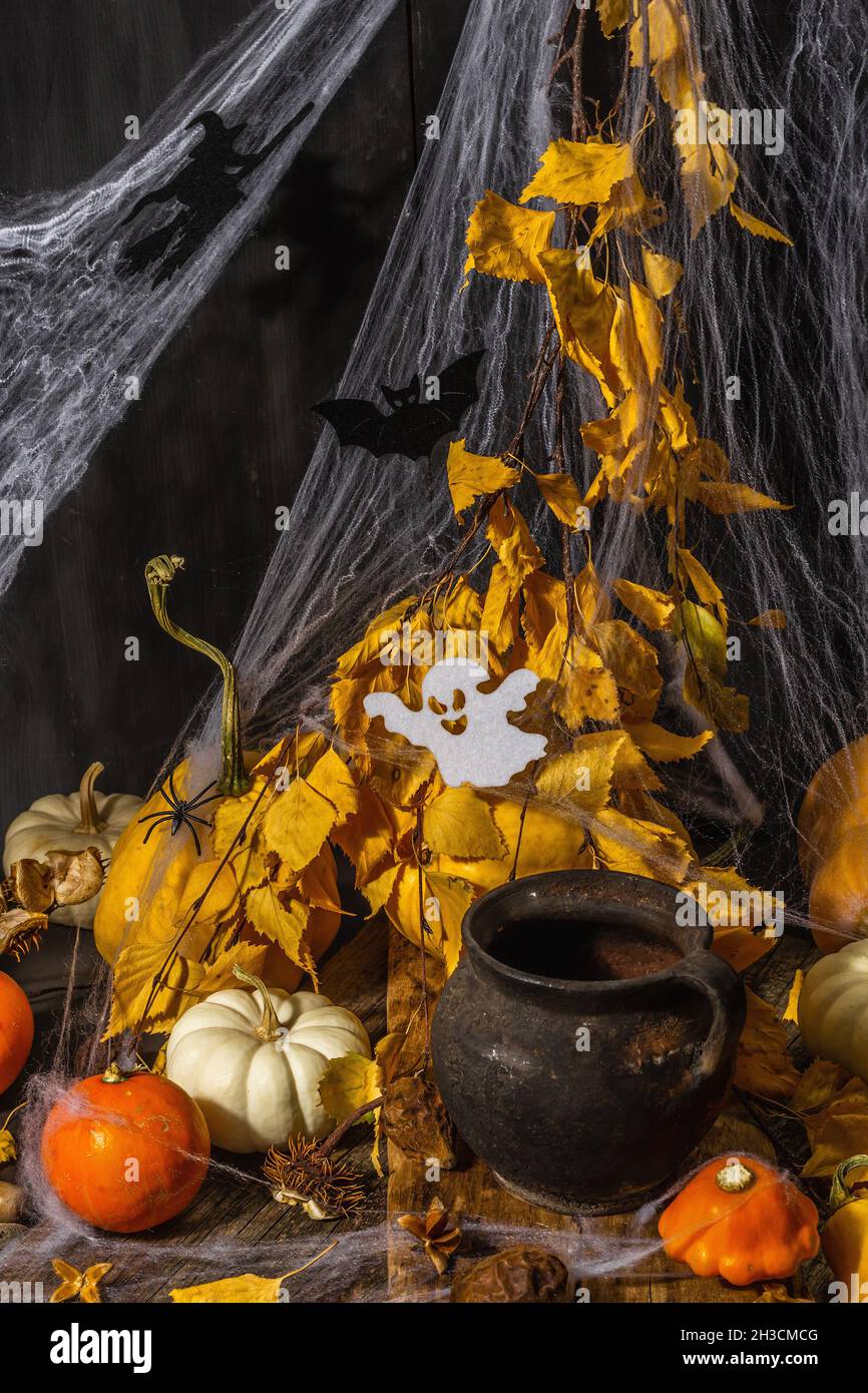 Halloween Konfetti – Mit Spinnennetzen, Hexen, Fledermäusen & Kürbissen, 60 G