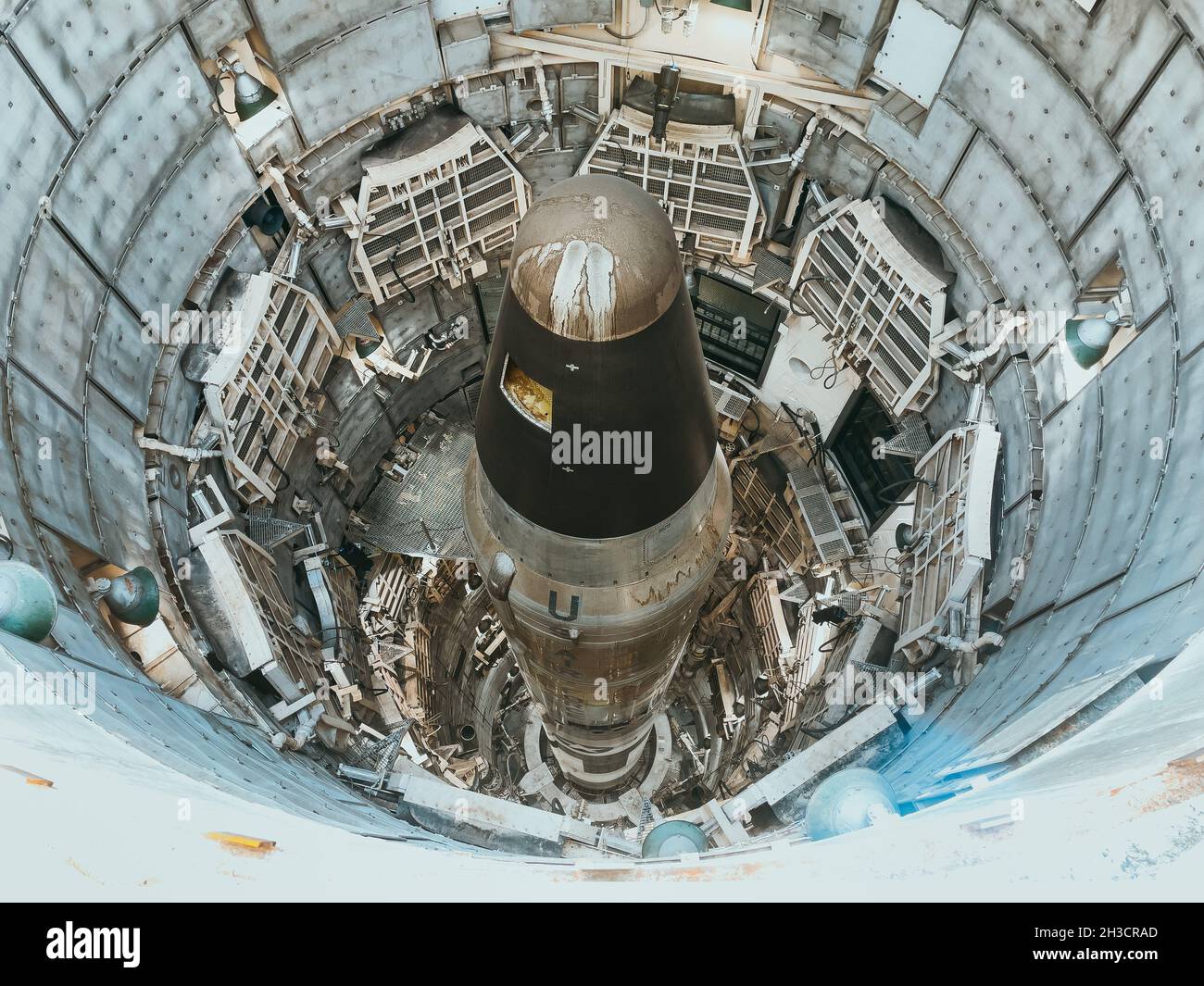 Blick hinunter in das Titan Atomraketen-Silo im Titan Missile Museum, Tucson, Arizona, USA Stockfoto