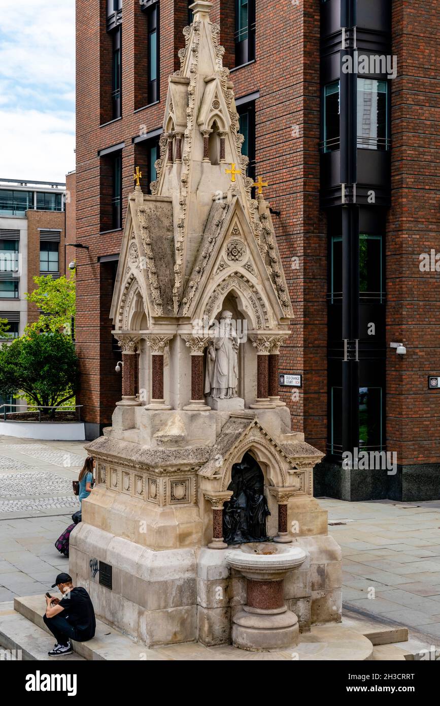 St. Lawrence and Mary Magdalene Drinking Fountain, in der Nähe der St. Paul’s Cathedral, London, Großbritannien. Stockfoto