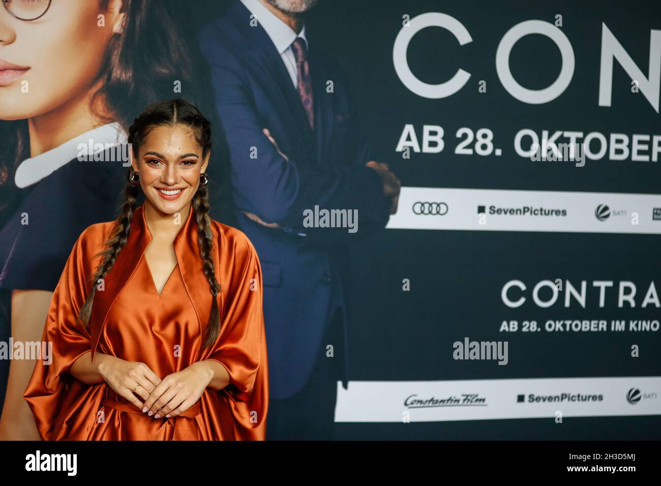 Berlin, Deutschland. Oktober 2021. Nilam Farooq kommt zur Premiere des Films „Contra“ im Kino Zoo Palast. Der Film wird ab dem 28. Oktober in allen deutschen Kinos zu sehen sein. Quelle: Gerald Matzka/dpa/Alamy Live News Stockfoto