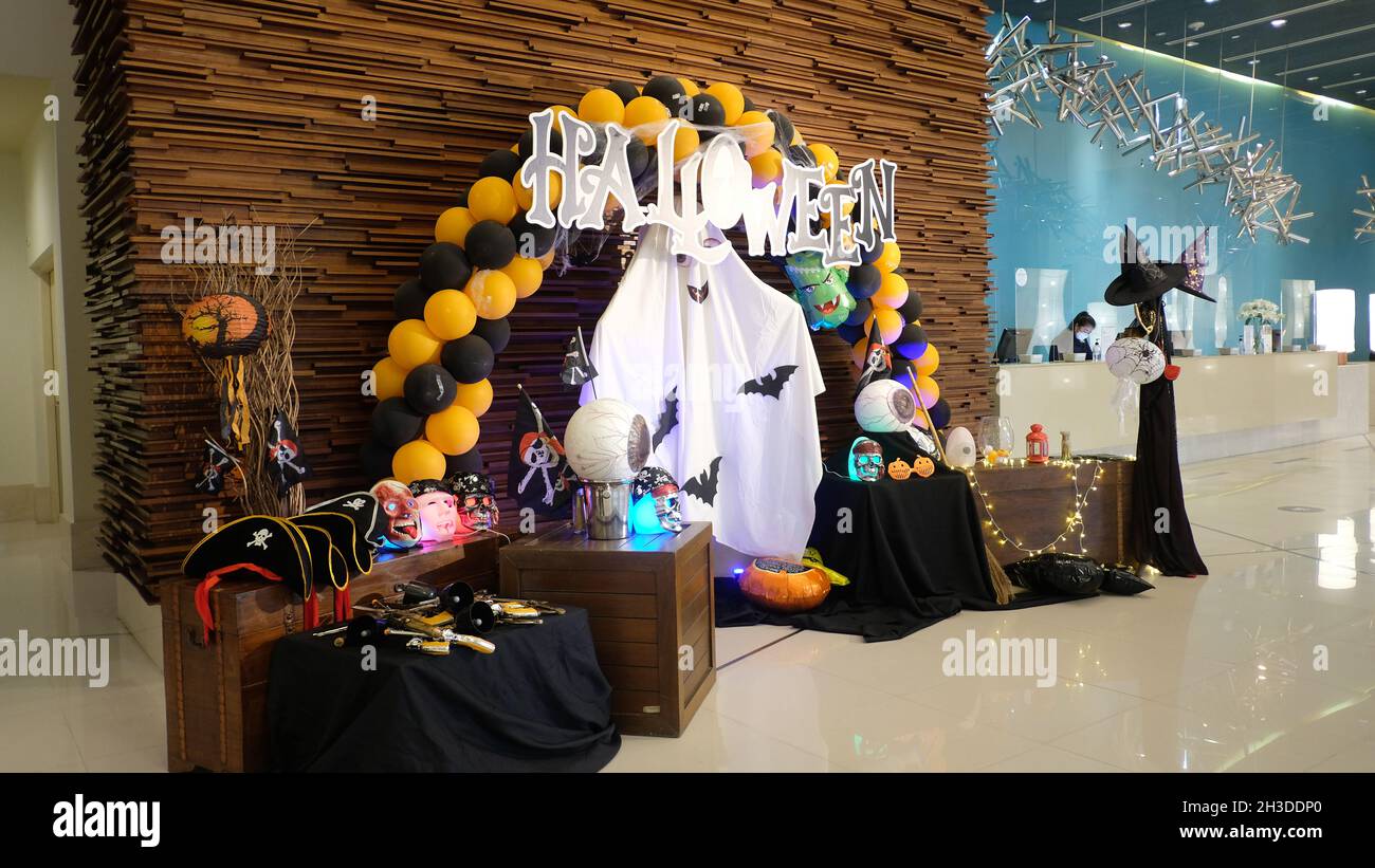 Halloween Dekorationen in der Lobby des Hotel Holiday Inn Pattaya Beach Thailand Stockfoto