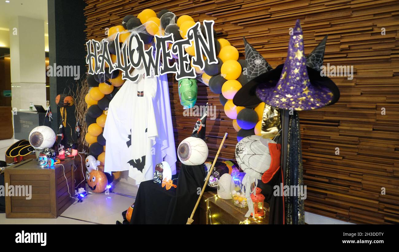 Halloween Dekorationen in der Lobby des Hotel Holiday Inn Pattaya Beach Thailand Stockfoto