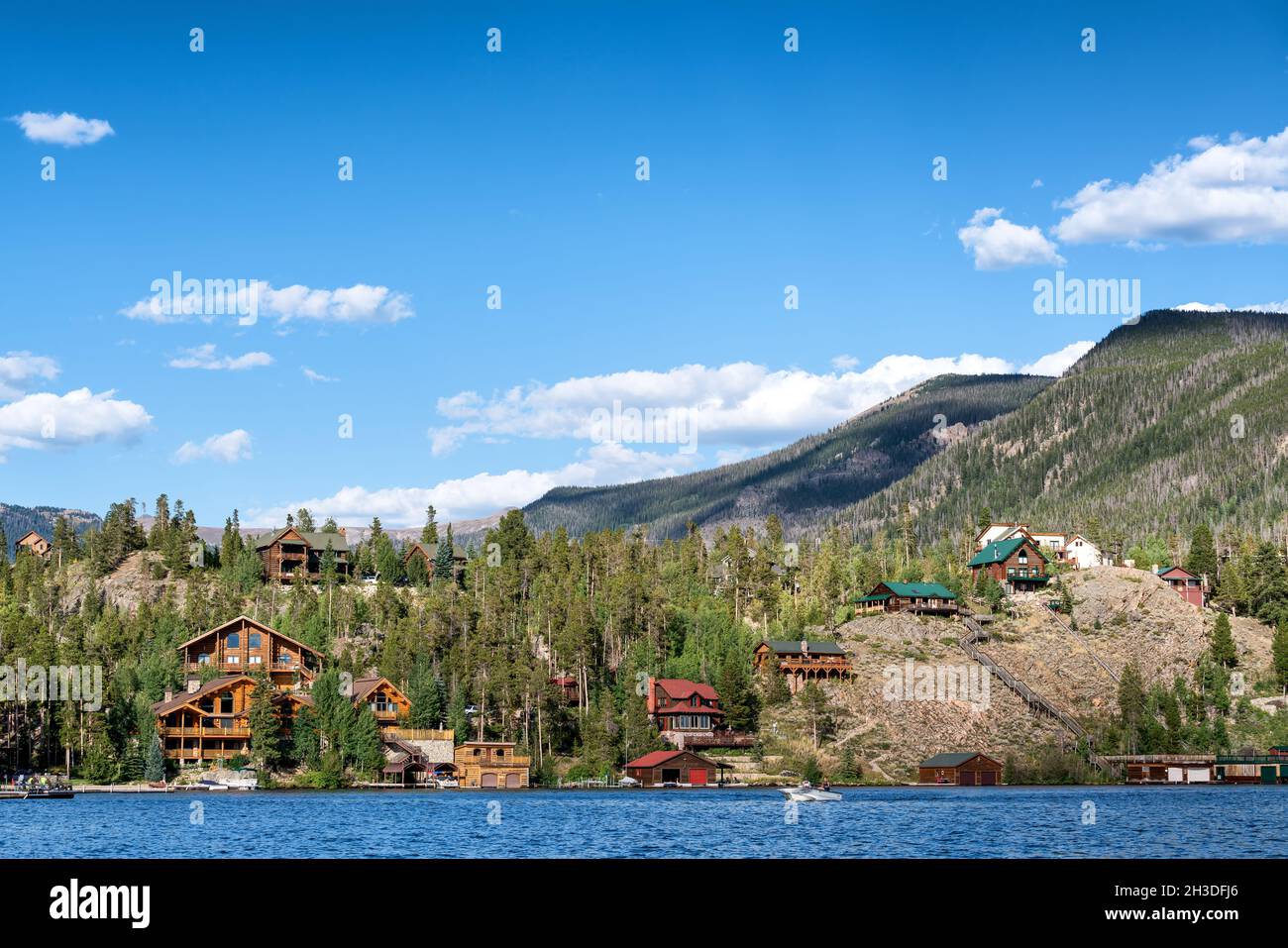 Luxushäuser in Grand Lake, Colorado, USA Stockfoto