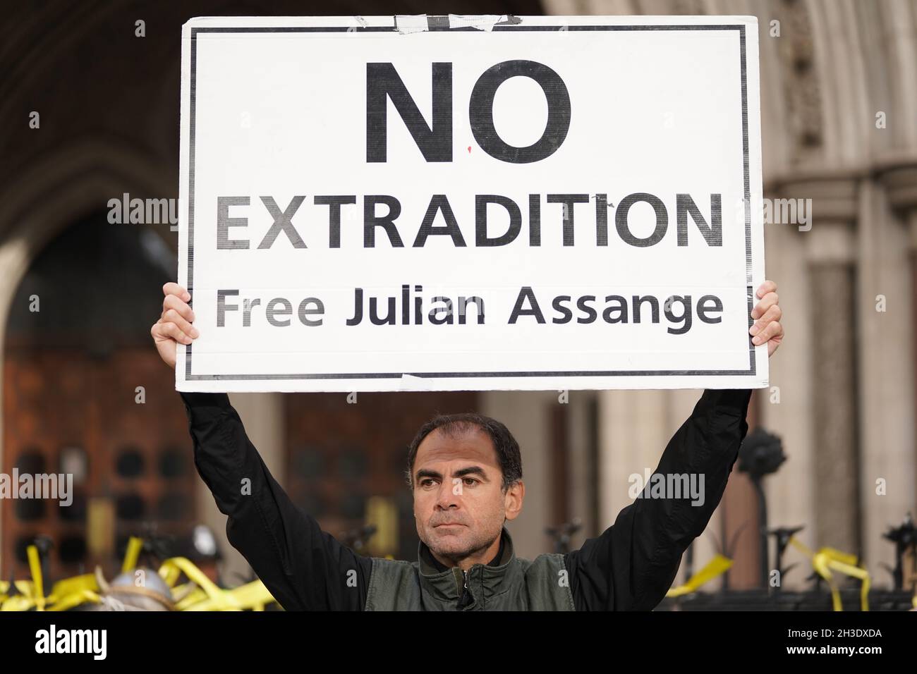 Protest vor dem High Court in London vor einer Anhörung in der rechtlichen Anfechtung der US-Regierung wegen der Entscheidung eines Richters, Wikileaks-Gründer Julian Assange nicht auszuliefern. Bilddatum: Donnerstag, 28. Oktober 2021. Stockfoto