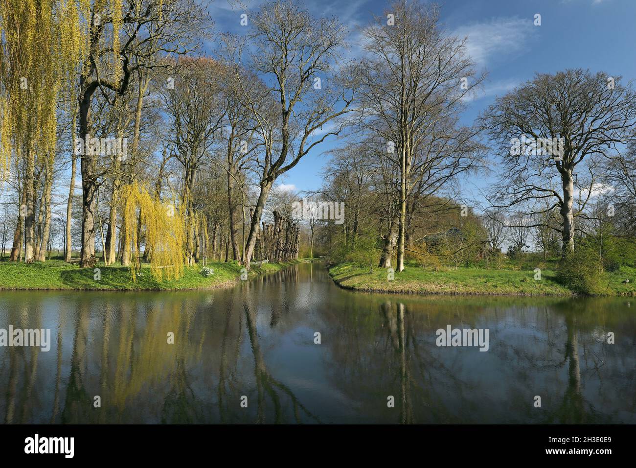 Martenastate Park mit Gewässern, Niederlande, Frisia, Koarnjum Stockfoto