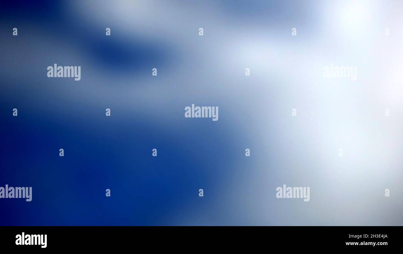 Ein wolkiger blauer abstrakter Hintergrund Stockfoto