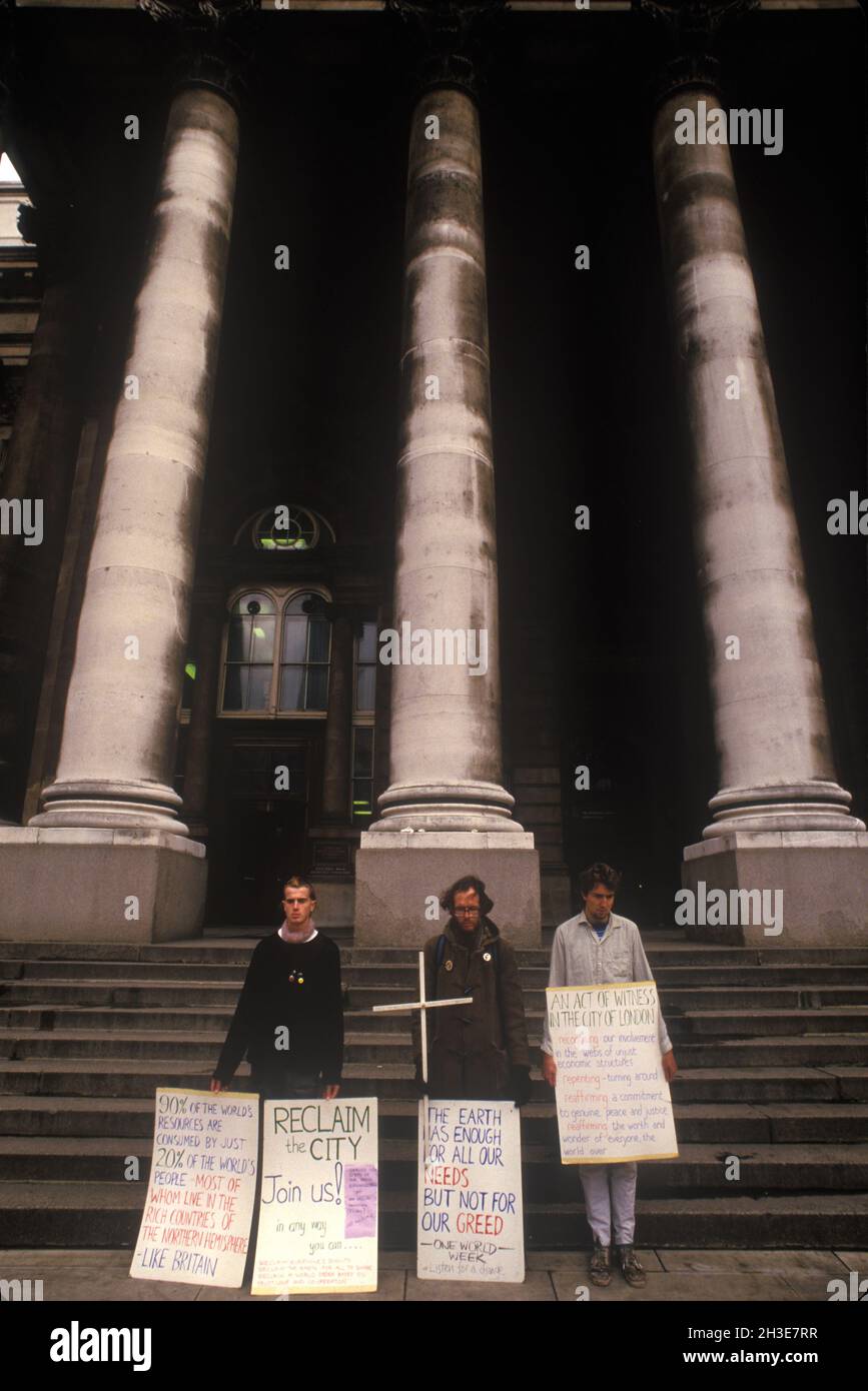 Holen Sie sich die Stadtdemonstration der 1980er Jahre zurück. Demonstration gegen den Kapitalismus City of London England. Christliche Gruppe stille Protest vor dem Royal Exchange Gebäude 1984 UK HOMER SYKES Stockfoto