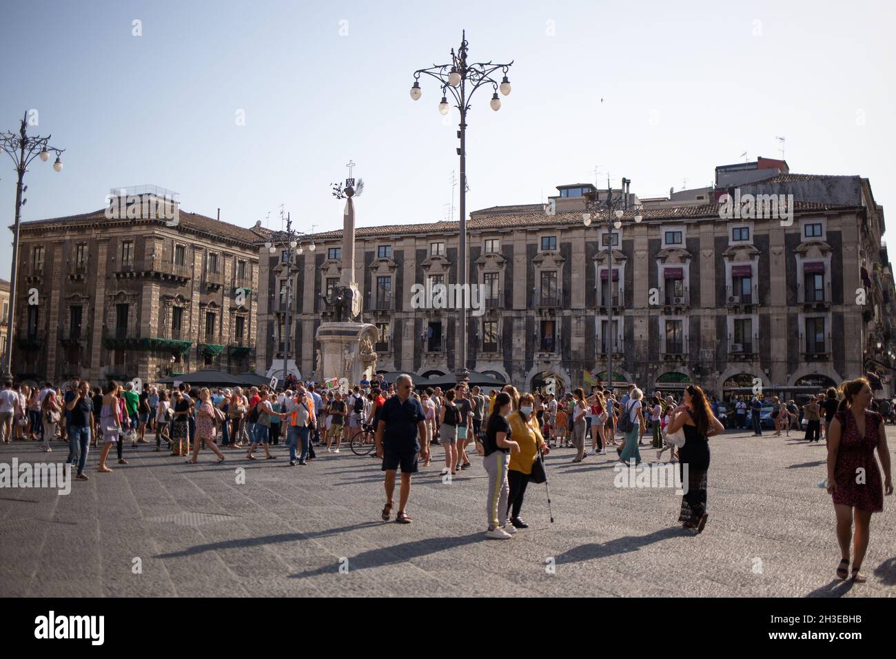 Catania, Sizilien - 14. Juli 2021: Piazza del Duomo, Brunnen dell' Elephante Stockfoto