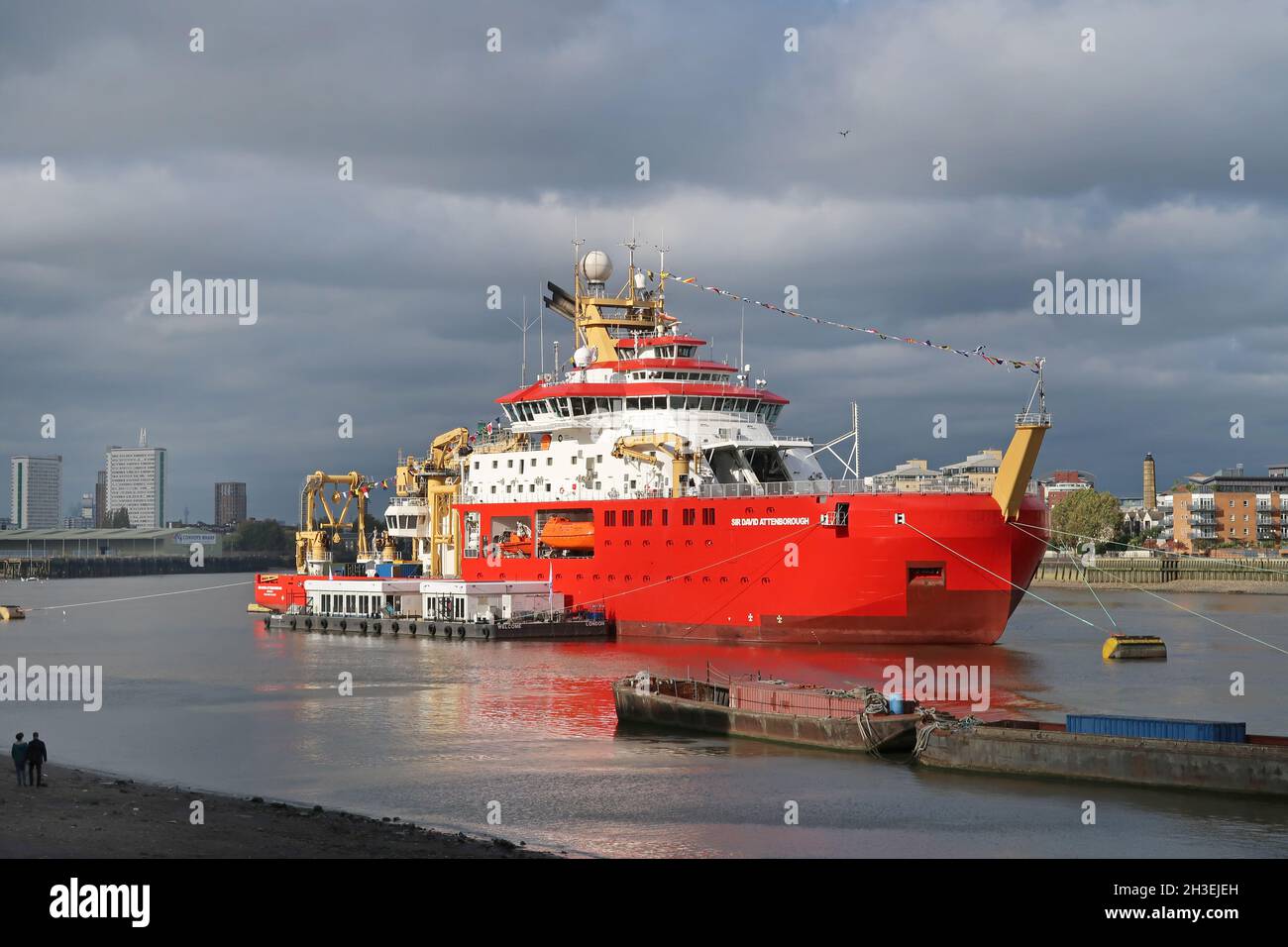 Das neu fertiggestellte Polarforschungsschiff RSS Sir David Attenborough liegt im Oktober 2021 an der Themse in Greenwich Stockfoto