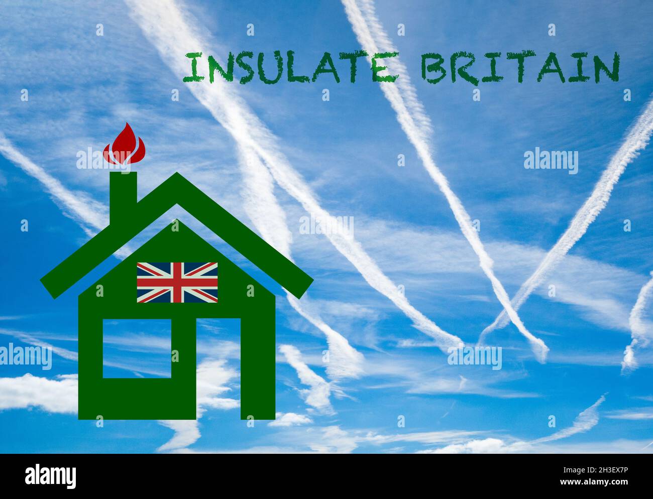 Isolieren Sie das britische Konzeptbild gegen den blauen Himmel mit Flugzeugkontrainern. Globale Erwärmung, Klimawandel, Energiepreise, fossile Brennstoffe... Stockfoto