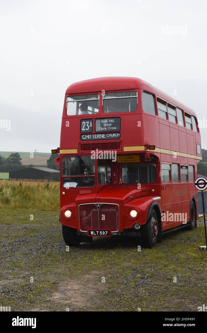 Imberbus 2021. Eine jährliche Veranstaltung, bei der überwiegend klassische Londoner Transportbusse den Transport zum Dorf Imber, das sich auf dem MOD-Land befindet, anbieten Stockfoto