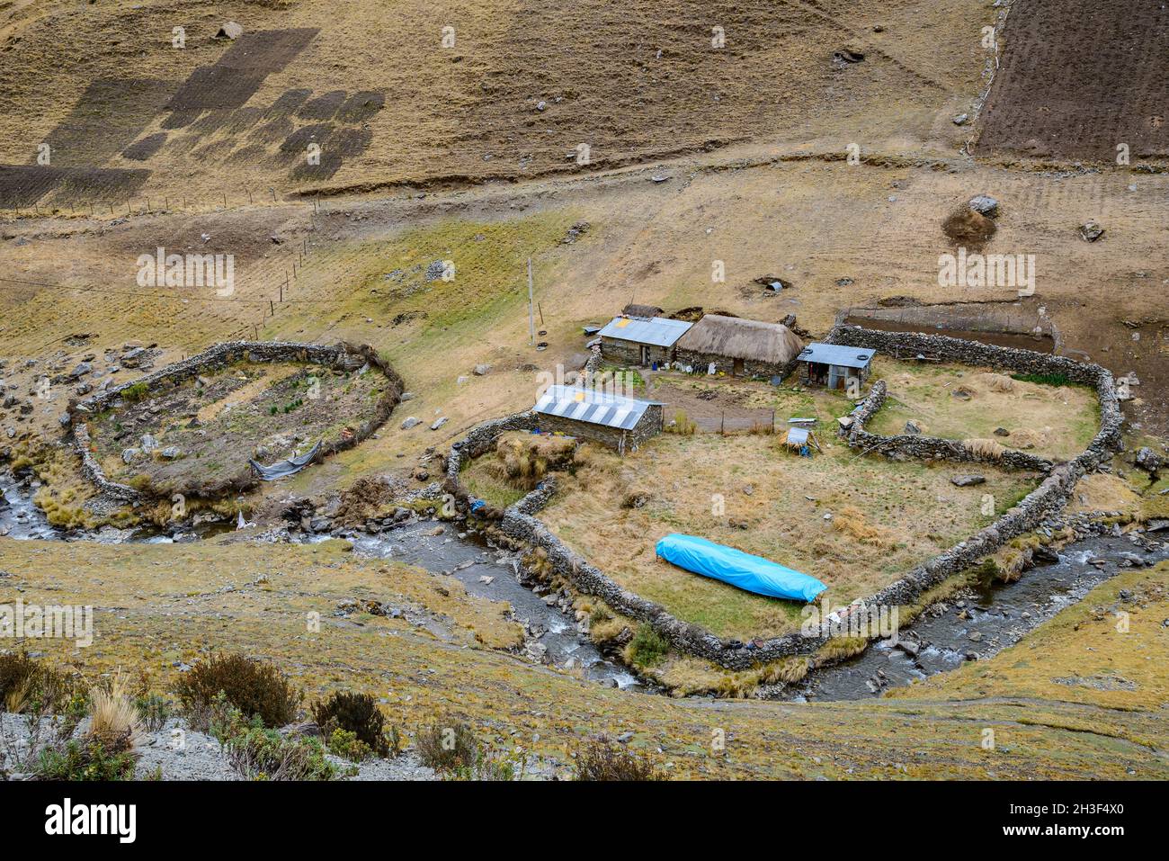 Steinmauern um ein Bauernhaus in den hohen Anden. Cuzco, Peru. Stockfoto