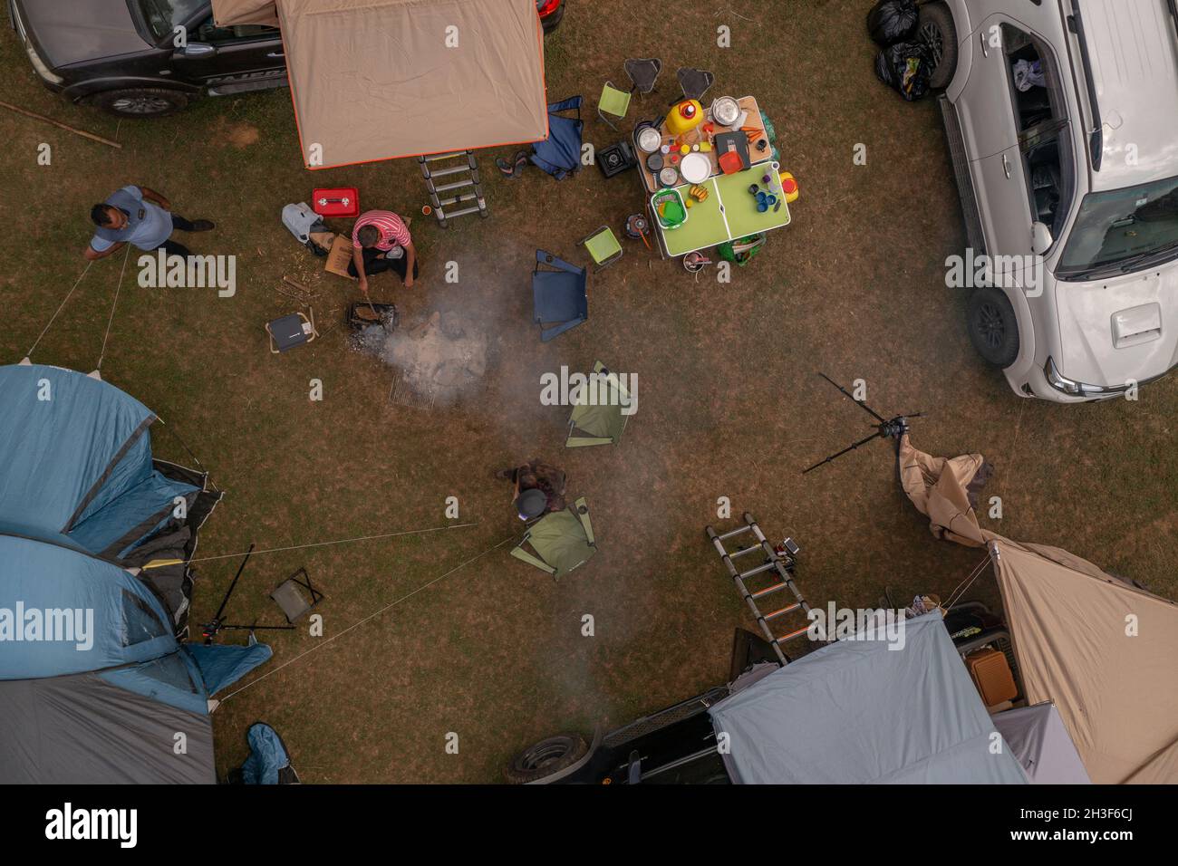 Camping an einem abgelegenen Ort in Mount Abu, Rajasthan, Indien Stockfoto