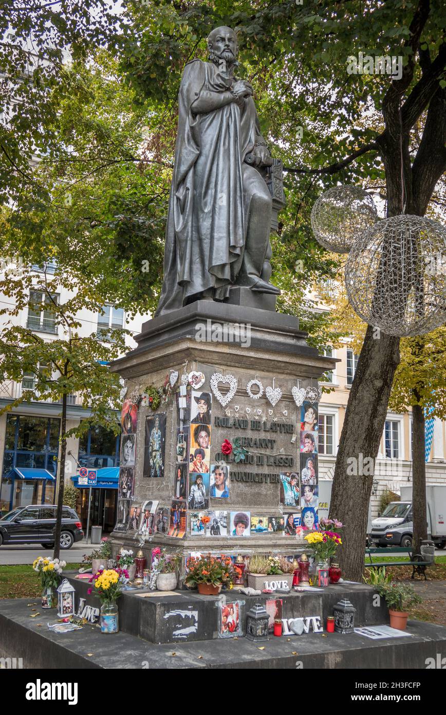 Denkmal für Michael Jackson am Denkmal von Orlando di Lasso