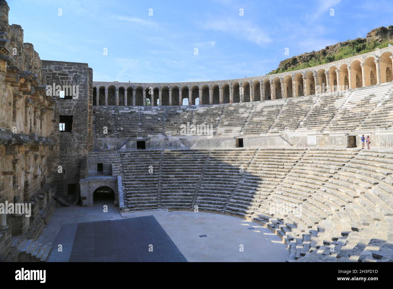 Das Aspendos Theater ist eines der besten Beispiele für ein römisches Theater, das man überall finden kann. Es ist so gut erhalten, dass es heute noch in Gebrauch ist. Stockfoto