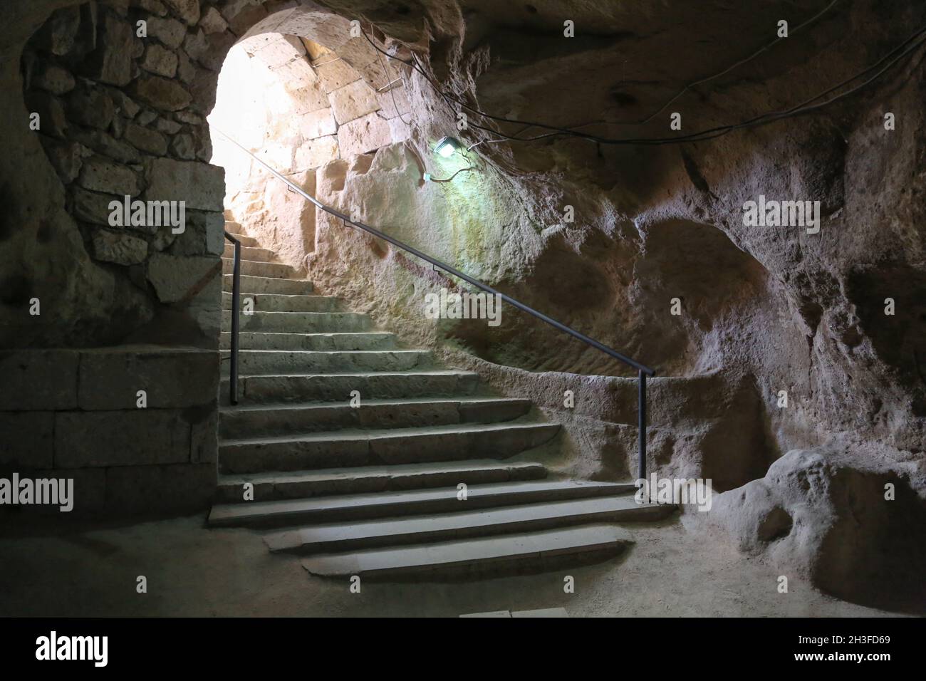 Die unterirdische Stadt Saratlı Kırkgöz befindet sich in der Stadt Saratlı, der türkischen Provinz Aksaray. Stockfoto