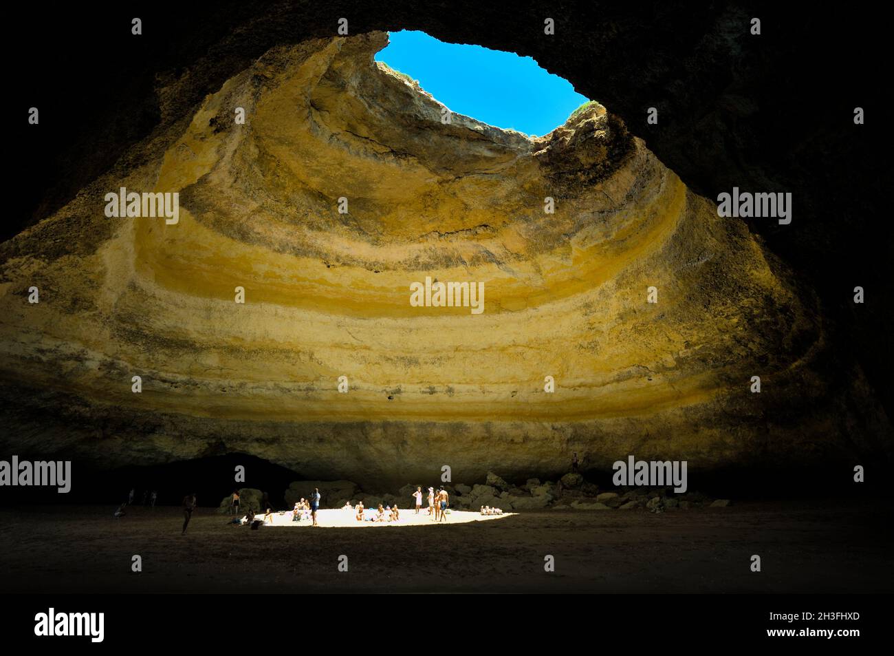 Benagil-Höhle. Berühmtes Naturdenkmal und Touristenattraktion in Lagoa. Algarve, Portugal Stockfoto